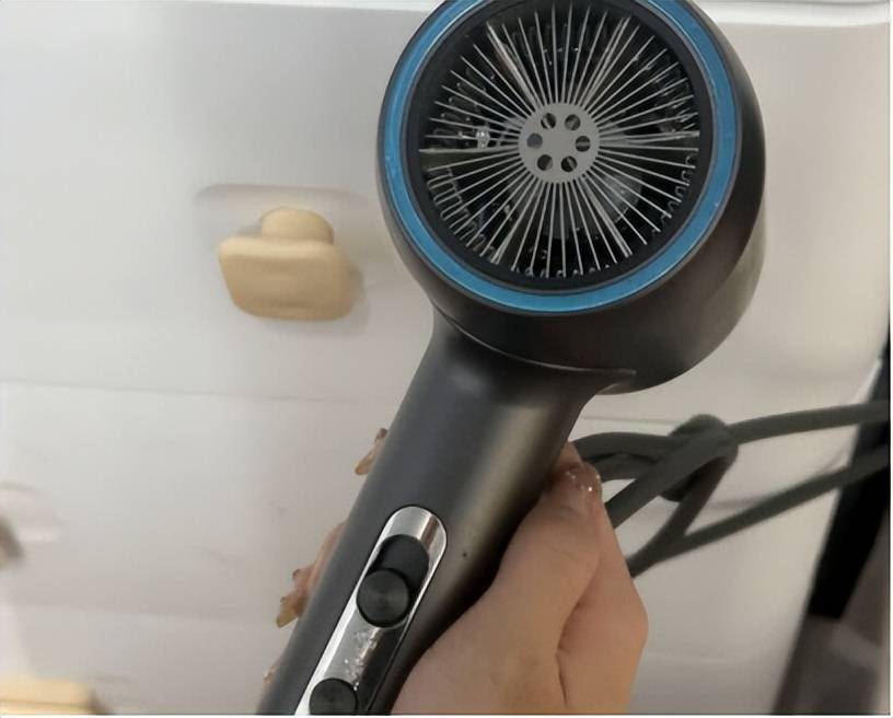 个品牌好？适合家用前十名养出好发冰球突破拒绝湿发拉锯战！电吹风哪(图6)